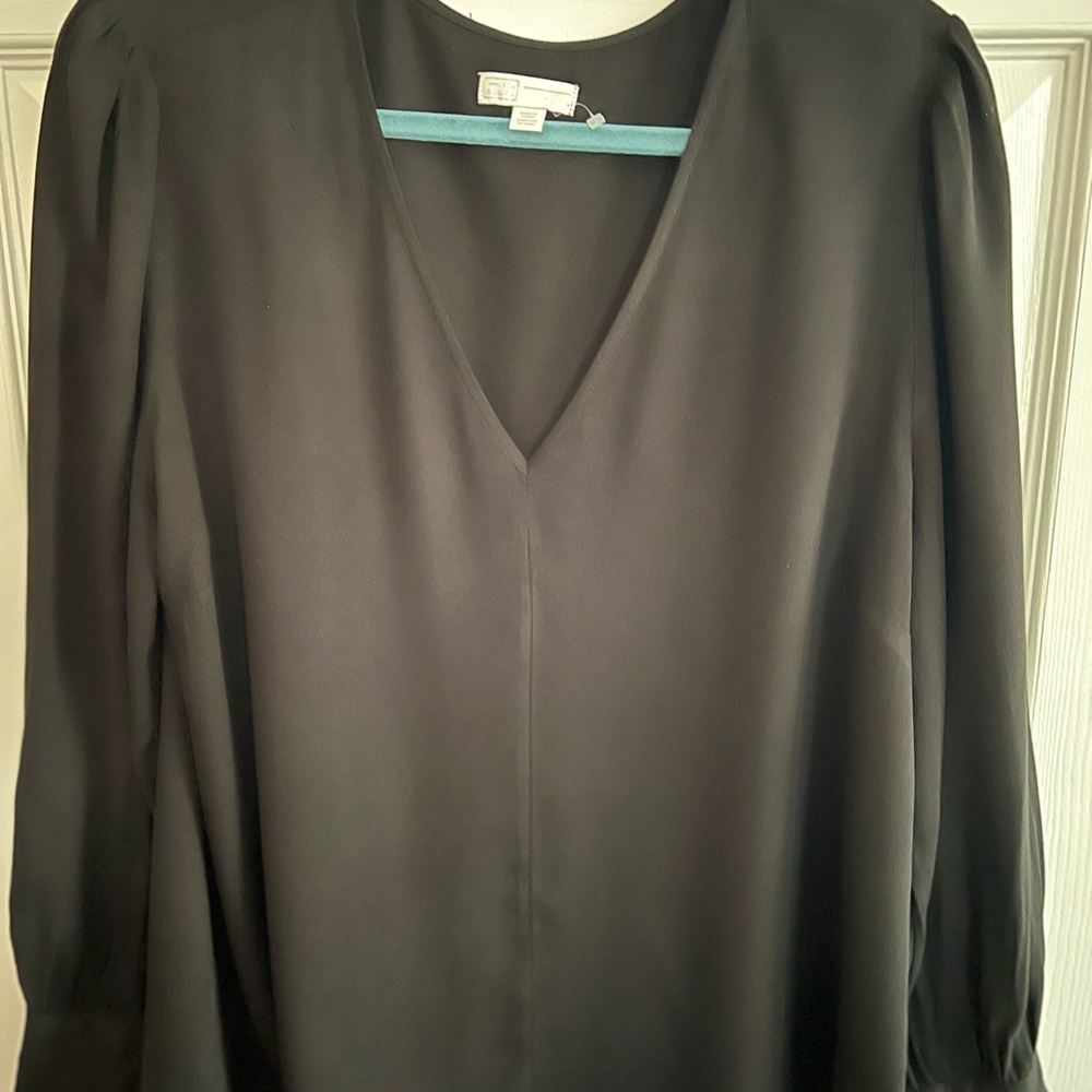 14th & Union Black V-Neck Blouse